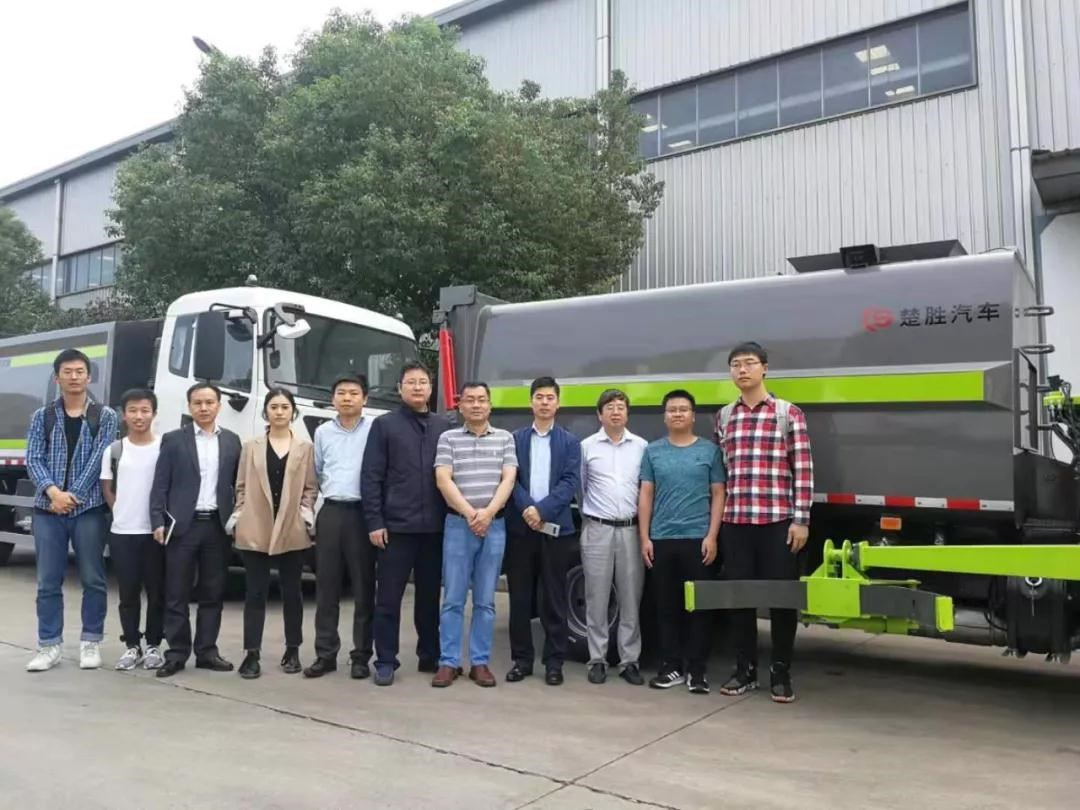驚艷！“智能機(jī)械臂”自裝卸式垃圾車震撼問(wèn)世